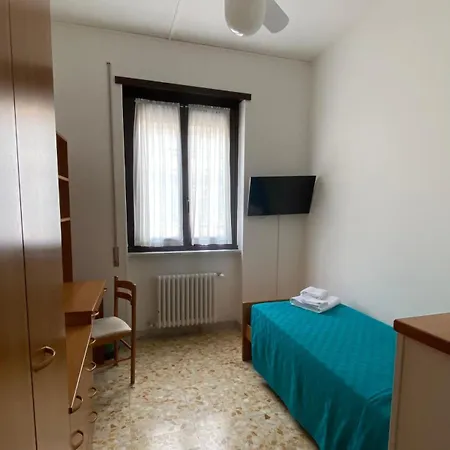 Casa Per Ferie Casa Cabrini 호텔 *